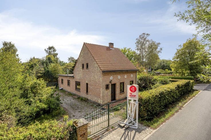 Open building with potential for sale in Brasschaat!