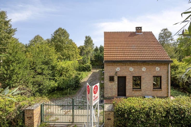 Open building with potential for sale in Brasschaat!