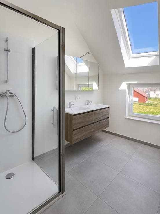 New house with breathtaking views and registration fees redu