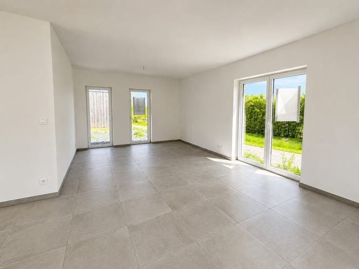 New house with breathtaking views and registration fees redu
