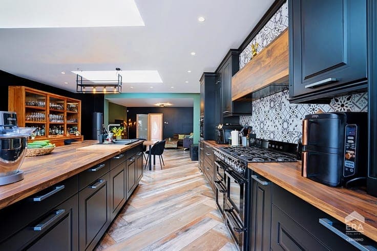 SPACIOUS, FULLY RENOVATED 3-BEDROOM HOUSE WITH GARAGE