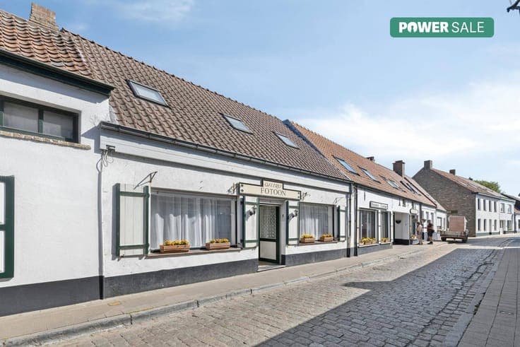 Commercial house for sale in the center of Lissewege