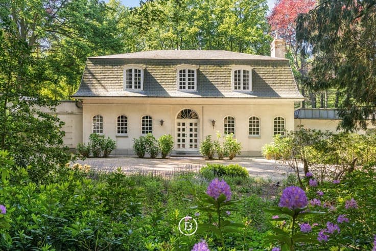 Hidden villa estate in nature