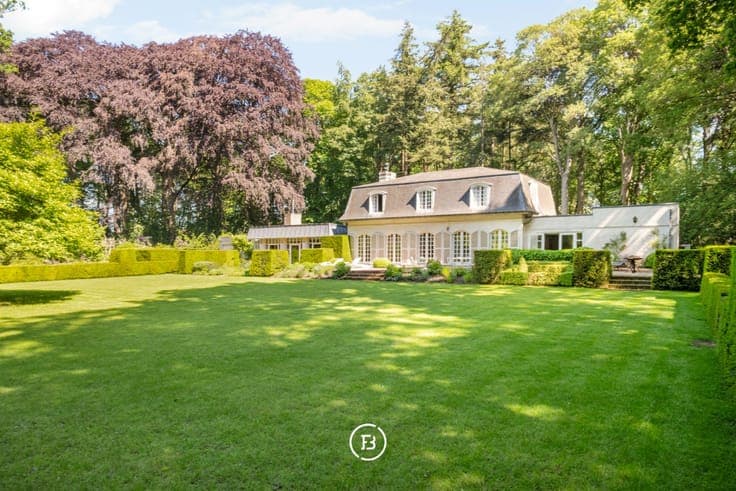 Hidden villa estate in nature