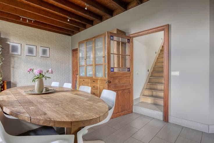 INSTAPKLARE HOEVEWONING MET STALLINGEN EN WEIDEN