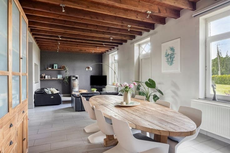 INSTAPKLARE HOEVEWONING MET STALLINGEN EN WEIDEN