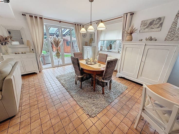 House with 3 facades 304 m², garden 4 ares, PEB C+