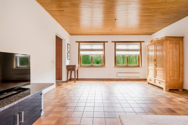 Semi-detached house (206 m²) with 5 bedrooms, a yard, and a