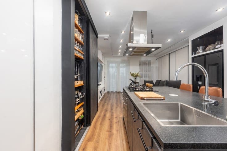 For sale: renovated house with garden in Antwerp