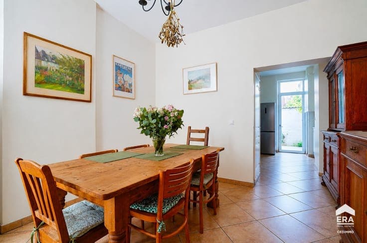 3-BEDROOM HOUSE WITH PRIVATE COURTYARD!