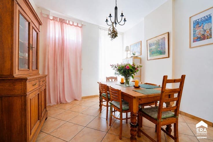 3-BEDROOM HOUSE WITH PRIVATE COURTYARD!