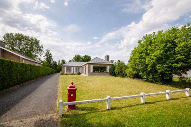 Home with a garden in a exclusive neighborhood in Merelbeke