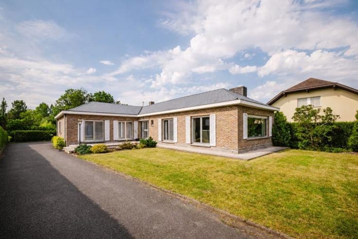 Home with a garden in a exclusive neighborhood in Merelbeke
