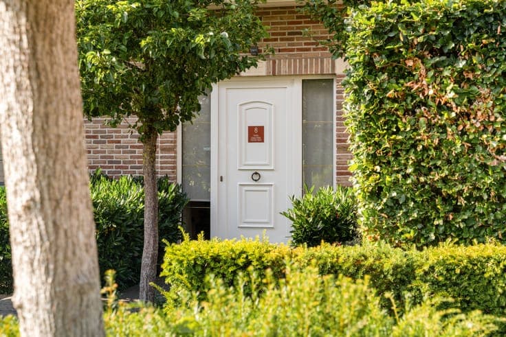 Unique ready-to-move-in villa with former doctor's practice