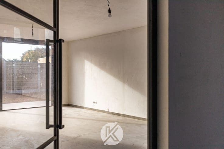 Centraal gelegen halfopen nieuwbouwwoning