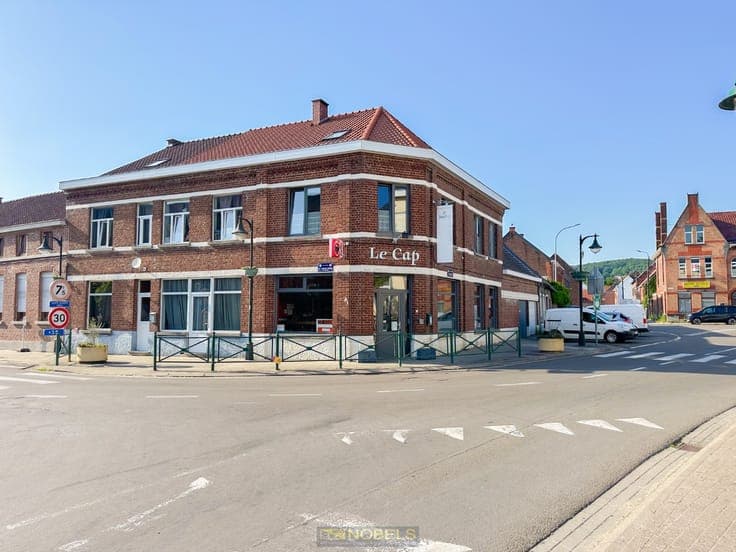 Te koop, Handelspand met ruime woonst op commerciële topl...
