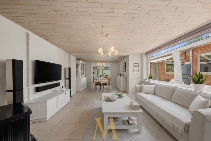Ruim handelspand met woonst op toplocatie in Desselgem, e...