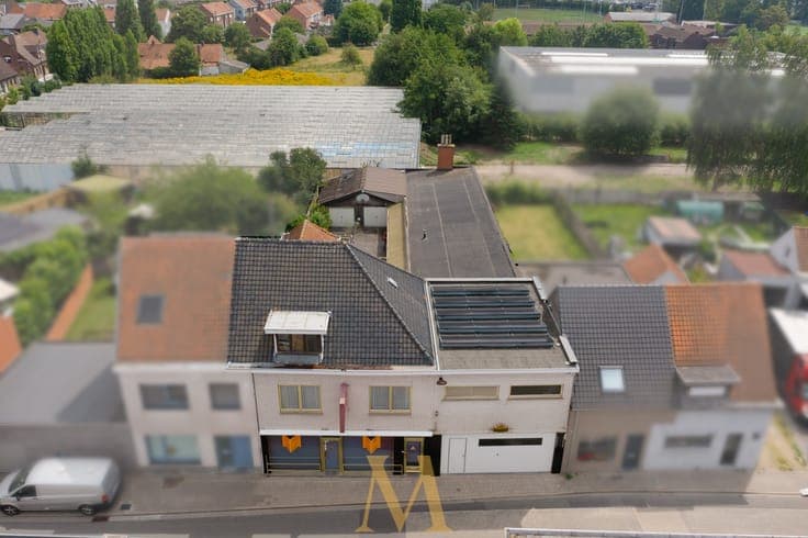 Ruim handelspand met woonst op toplocatie in Desselgem, e...