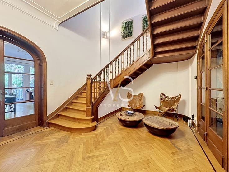 MAGNIFICENT 9 BEDROOM MASTER HOUSE WITH GARAGE AND GARDEN