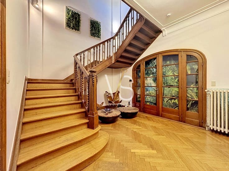 MAGNIFICENT 9 BEDROOM MASTER HOUSE WITH GARAGE AND GARDEN