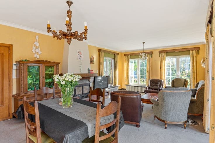 Te renoveren villa met 5 slpkrs op een perceel van 3908 m...