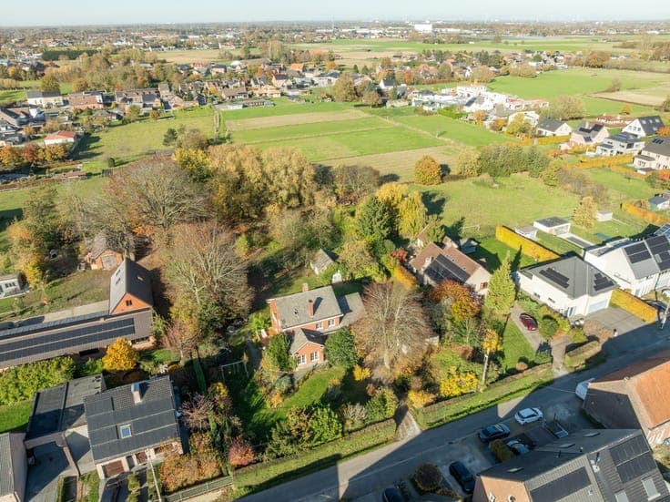 Te renoveren villa met 5 slpkrs op een perceel van 3908 m...