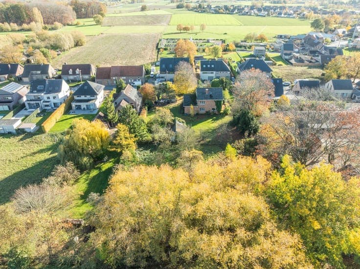 Te renoveren villa met 5 slpkrs op een perceel van 3908 m...