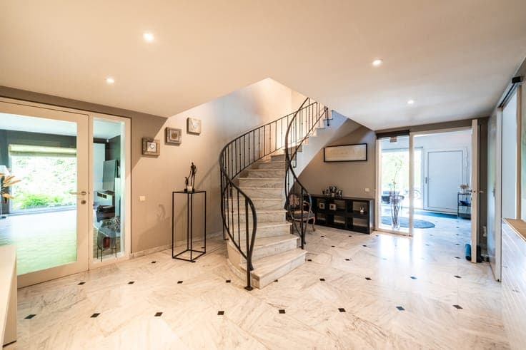 Wemmel – 5-bedroom villa with beautiful garden and terraces