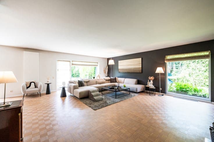 Wemmel – 5-bedroom villa with beautiful garden and terraces