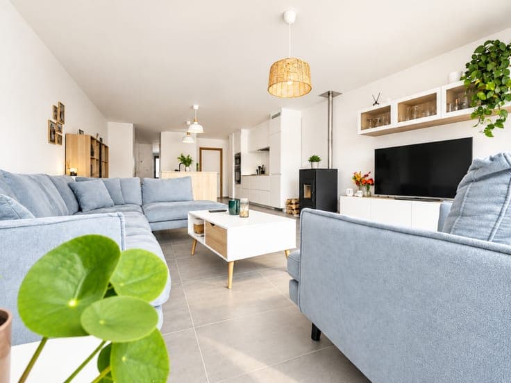 Te koop, stijlvol gerenoveerde ruime woning met zonnige t...