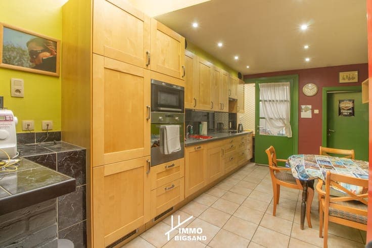 Zeer ruime woning te koop met 4 slaapkamers in Marke met ...