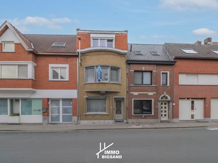 Zeer ruime woning te koop met 4 slaapkamers in Marke met ...