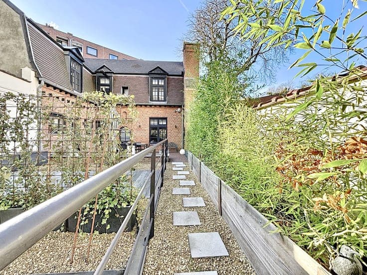Louise - King’s Garden - Rear house, terrace and parking