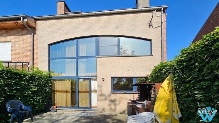 Spacious home with cute garden near centre of Kortenberg.