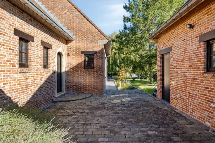 Spacious, move-in ready family home with beautiful garden