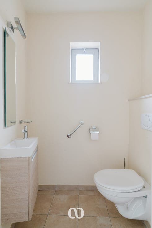 Ready-to-move-in ground floor apartment with private entran