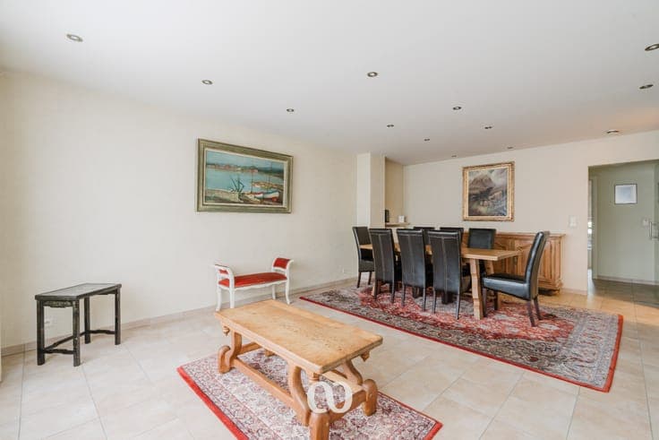 Ready-to-move-in ground floor apartment with private entran