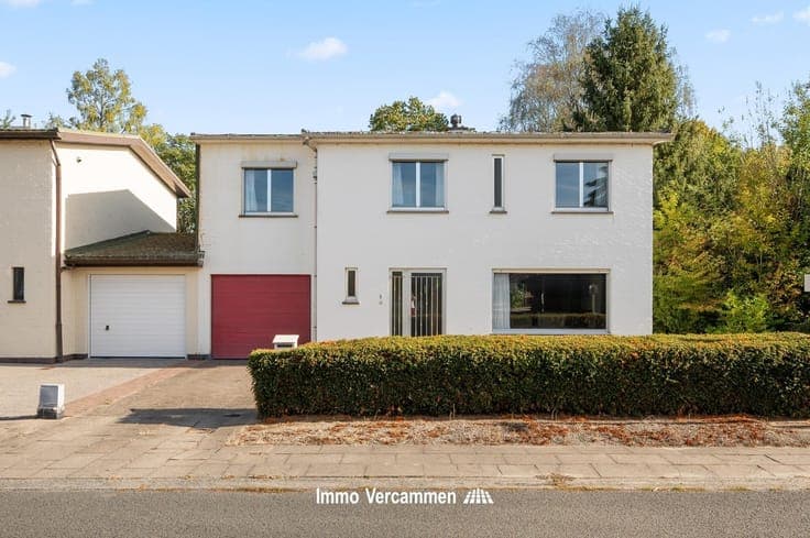 Verrassend ruime woning, gelegen in een rustige verkaveling