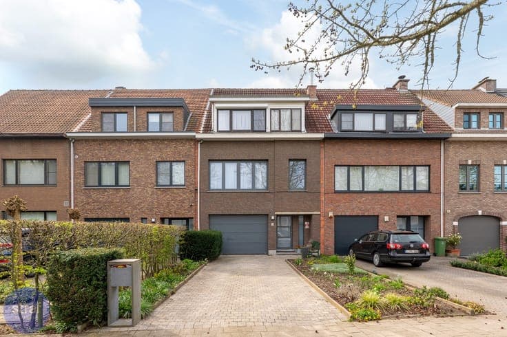 Veelzijdige woning met grote tuin en praktijkmogelijkheid...