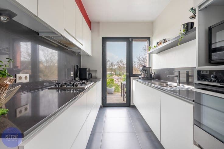 Veelzijdige woning met grote tuin en praktijkmogelijkheid...