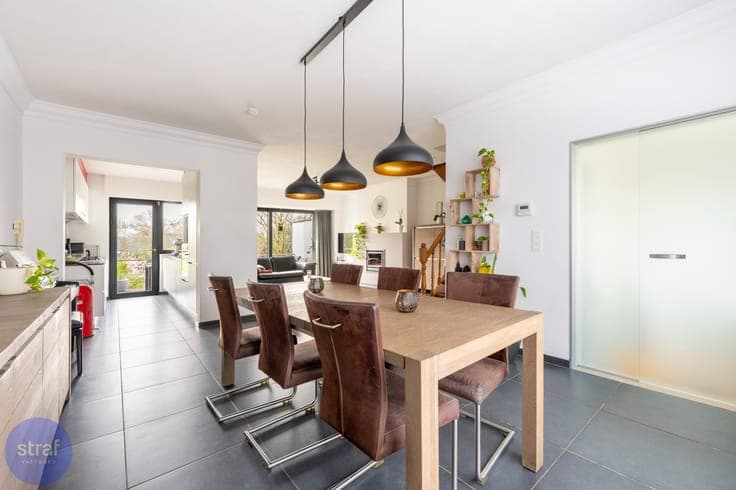 Veelzijdige woning met grote tuin en praktijkmogelijkheid...