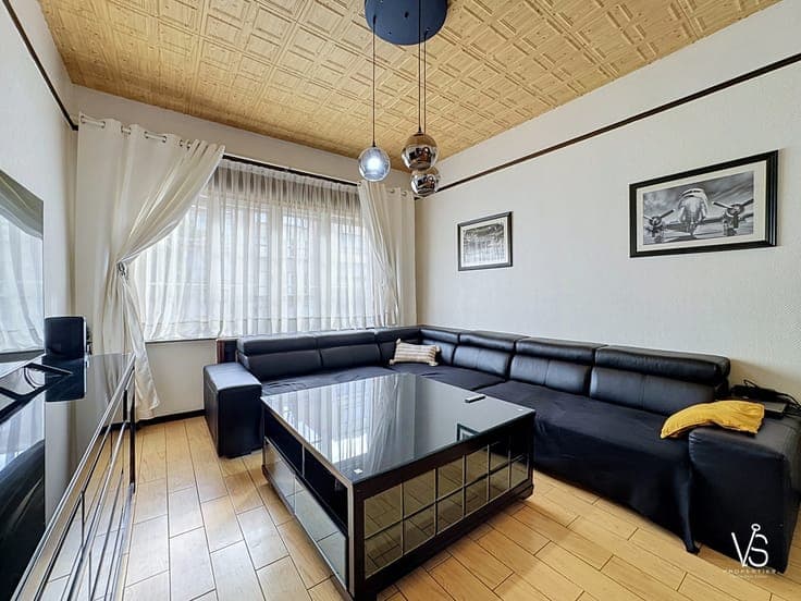 3-BEDROOM HOUSE TO REFRESH WITH LARGE GARAGE & TERRACE