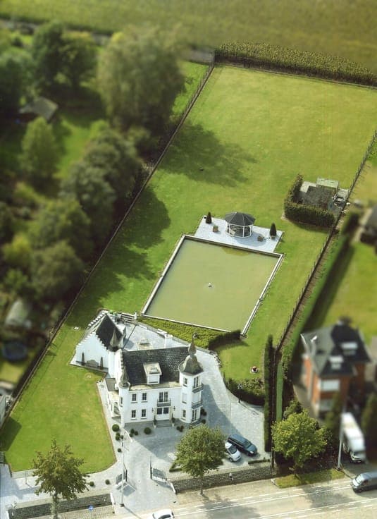 class villa (currently private residence, offices and flat)