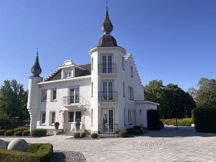 class villa (currently private residence, offices and flat)