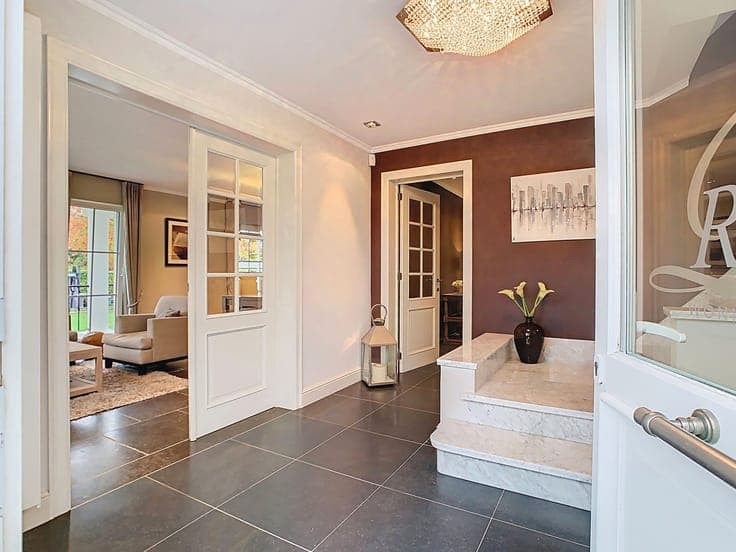 class villa (currently private residence, offices and flat)