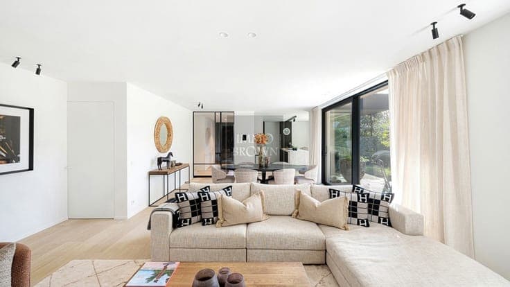 Villa for sale in Knokke, residential and secluded location