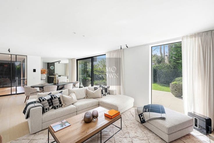 Villa for sale in Knokke, residential and secluded location