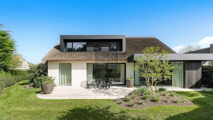 Villa for sale in Knokke, residential and secluded location