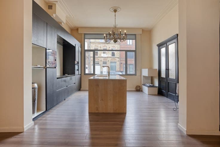 Karaktervolle halfopen herenwoning met 6 slaapkamers en t...