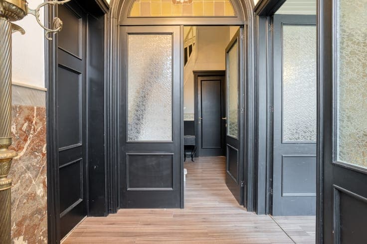 Karaktervolle halfopen herenwoning met 6 slaapkamers en t...